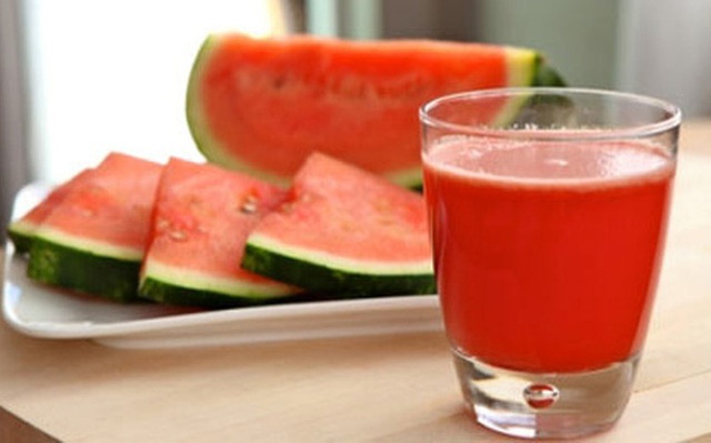 Detailed instructions on how to make delicious watermelon juice